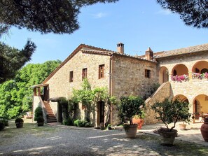 Property, House, Building, Architecture, Town, Sky, Hacienda, Real Estate, Home, Courtyard