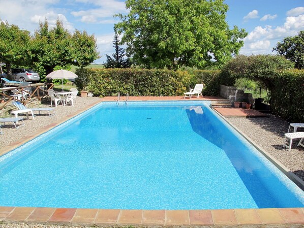 Water, Cloud, Sky, Plant, Property, Swimming Pool, Azure, Shade, Tree, Rectangle