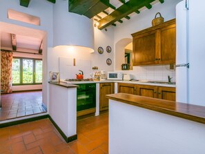 Countertop, Cabinetry, Furniture, Property, Kitchen Appliance, Kitchen Stove, Kitchen, Wood, Home Appliance, Sink