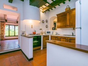 Countertop, Cabinetry, Furniture, Property, Kitchen Appliance, Kitchen Stove, Kitchen, Wood, Home Appliance, Sink