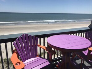 Composite furniture for enjoying the sound of the waves against the sand