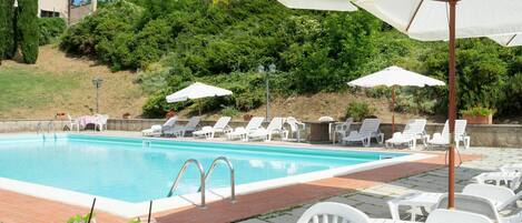 Water, Plant, Property, Furniture, Swimming Pool, Sky, Building, Azure, Chair, Umbrella