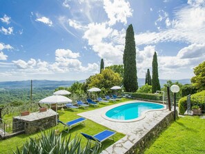 Cloud, Water, Plant, Sky, Property, Swimming Pool, Nature, Green, Azure, Tree