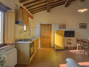 Cabinetry, Countertop, Fenster, Küche, Holz, Haushaltsgerät, Die Architektur, Küchengerät, Interior Design, Fussboden