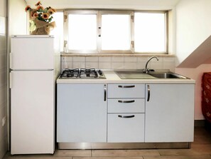 Countertop, Küche, Cabinetry, Zimmer, Möbel, Eigentum, Schublade, Major Appliance, Herd, Fussboden