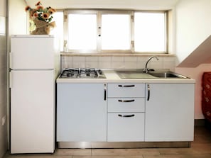 Countertop, Küche, Cabinetry, Zimmer, Möbel, Eigentum, Schublade, Major Appliance, Herd, Fussboden