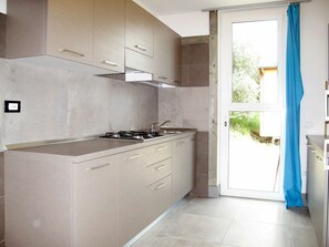 Cabinetry, Gebäude, Countertop, Möbel, Herd, Küche, Küchengerät, Holz, Interior Design, Schublade