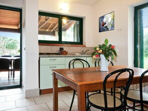 Pièce, Meubles, Propriété, Bâtiment, Table, Design Intérieur, Maison, Domicile, Sol, Cuisine