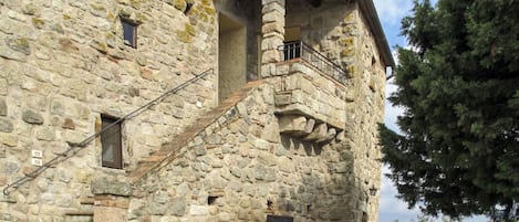 Pared, Propiedad, La Arquitectura Medieval, Edificio, Pared De Piedra, Restos, Arquitectura, Historia, Casa, Árbol