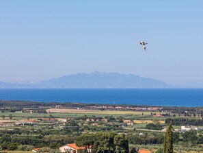 Himmel, Daytime, Wasser, Berg, Baum, Horizont, Bergforms, Wiese