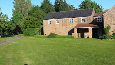Delightful 4-bed apartment in gardens and farmland in heart of Yorkshire