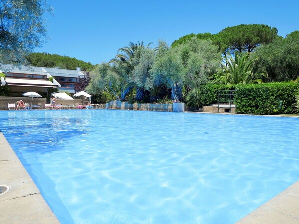 Water, Plant, Sky, Swimming Pool, Azure, Tree, Chair, Outdoor Furniture, Leisure, Real Estate