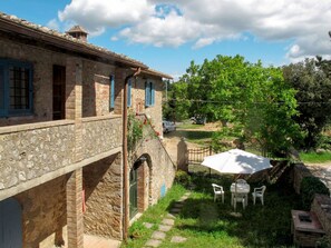 Property, House, Building, Architecture, Wall, Home, Sky, Real Estate, Tree, Rural Area