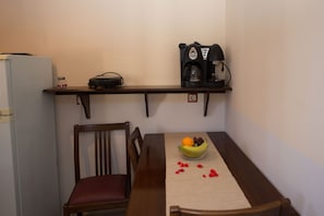 Erikousa villa 6 - dining area
