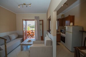 Erikousa villa 7 - interior