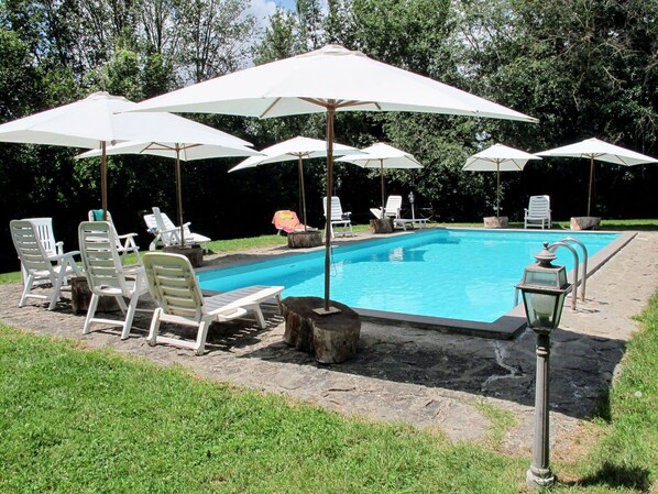 Piscine, Ombre, Loisir, Parapluie, Propriété, Patio, Canopée, Arrière-Cour, Table, Mobilier De Jardin