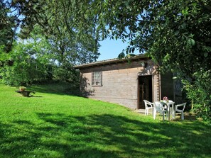 Haus, Eigentum, Natürliche Landschaft, Hütte, Gras, Gebäude, Schuppen, Baum, Ländliches Gebiet, Bauernhaus