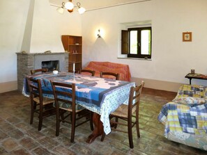 Room, Furniture, Property, Table, Building, Dining Room, Floor, Interior Design, Wall, Real Estate