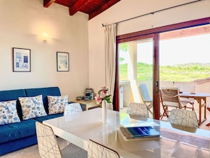 Eigentum, Möbel, Tabelle, Pflanze, Couch, Azurblau, Fenster, Interior Design, Wohnzimmer, Die Architektur