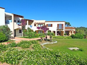 Flower, Plant, Sky, Building, Property, Window, Land Lot, Tree, Grass, House