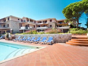 Property, Swimming Pool, Building, Real Estate, Resort, Apartment, House, Residential Area, Home, Vacation