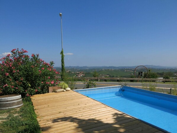 Sky, Plant, Flower, Water, Property, Architecture, Swimming Pool, Body Of Water, Leisure, Tree