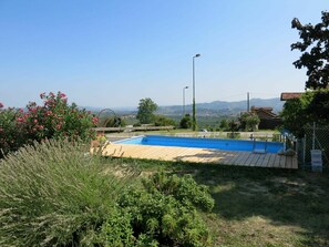 Plant, Sky, Water, Street Light, Tree, Land Lot, Swimming Pool, Body Of Water, Shade, Residential Area