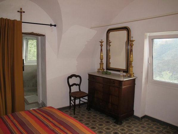 Meubles, BĂątiment, Cabinetry, Miroir, FenĂȘtre, Cadre, Bois, Tiroir, Confort, Design IntĂ©rieur