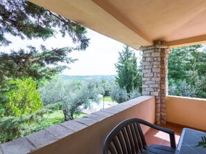 Möbel, Schatten, Pflanze, Holz, Baum, Veranda, Die Architektur, Himmel, Stuhl, Dach