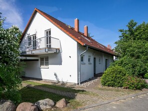 Pflanze, Himmel, Gebäude, Fenster, Eigentum, Haus, Wolke, Baum, Grundstueck