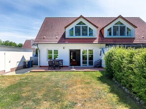 Ciel, Fenêtre, Bâtiment, Plante, Nuage, Maison, Lot Terre, Herbe, Arbre, Chalet