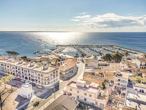 Water, Cloud, Sky, Daytime, Building, Blue, Azure, Urban Design, Coastal And Oceanic Landforms, Landscape