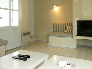 Zimmer, Eigentum, Fussboden, Interior Design, Möbel, Wohnzimmer, Fliese, Haus, Gebäude, Materialeigenschaft