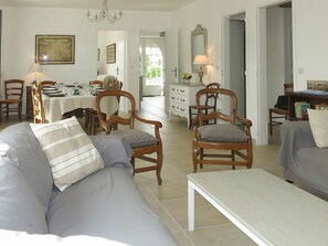 Zimmer, Möbel, Eigentum, Interior Design, Schlafzimmer, Wohnzimmer, Fussboden, Gebäude, Zuhause, Grundeigentum