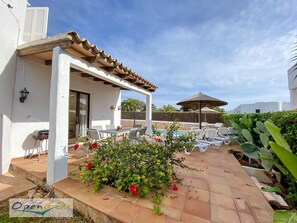 Casa Sol Swimming pool, solarium and living areas.