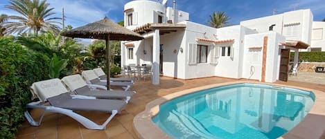 Casa Sol Swimming pool, solarium and living areas.