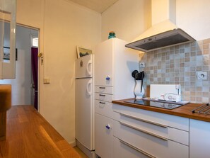 Cabinetry, Gebäude, Countertop, Holz, Schublade, Exhaust Hood, Interior Design, Herd, Küche, Küchengerät