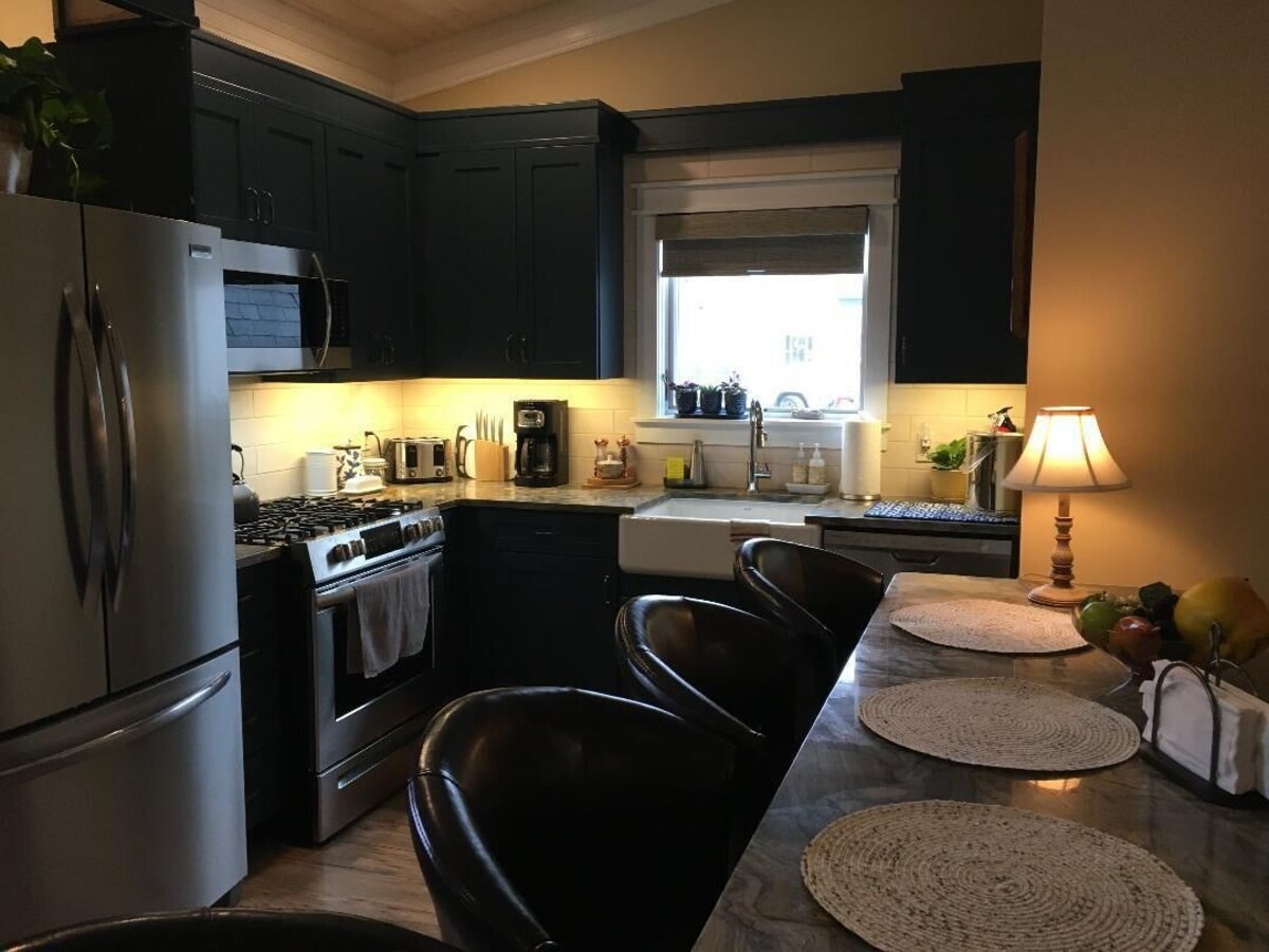 Gorgeous, First Class, 2 King apartment in downtown Windham