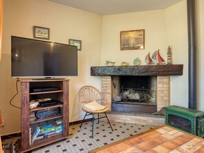 Möbel, Eigentum, Bilderrahmen, Holz, Interior Design, Wohnzimmer, Flooring, Fussboden, Hartholz, Feuerstelle