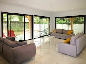Wohnzimmer, Möbel, Eigentum, Zimmer, Interior Design, Grundeigentum, Gebäude, Haus, Fussboden, Die Architektur