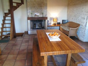 Table, Meubles, Chaise, Bois, Éclairage, Design Intérieur, Sol, Sol, Tache De Bois, Salon
