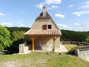 Ciel, Nuage, Plante, Lot Terre, Arbre, Chalet, Herbe, Zone Rurale, Toit, Prairie