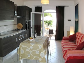 Room, Property, Furniture, Interior Design, Building, House, Floor, Table, Living Room, Real Estate