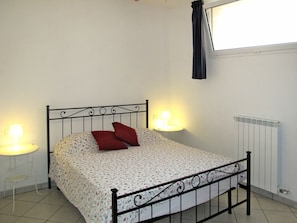 Bedroom, Bed, Furniture, Room, Property, Bed Frame, Bed Sheet, Interior Design, Floor, Wall