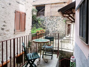 Property, Building, Balcony, House, Residential Area, Real Estate, Town, Room, Architecture, Apartment