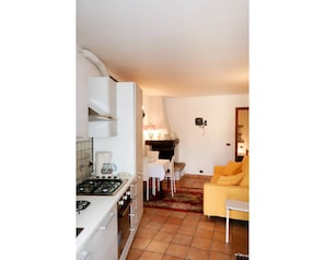 Room, Property, Furniture, Building, Interior Design, Floor, House, Kitchen, Apartment, Ceiling