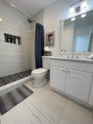 Full bathroom - newly renovated