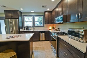 Full kitchen