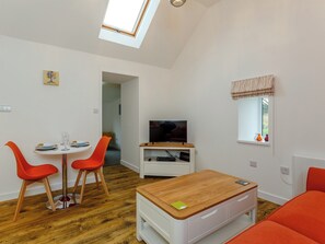 Open plan living space | Cobbler’s Cottage, Glendale