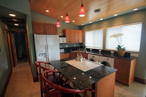 Spaciousl kitchen area  with washer and dryer of BAMBOO HA-LE'